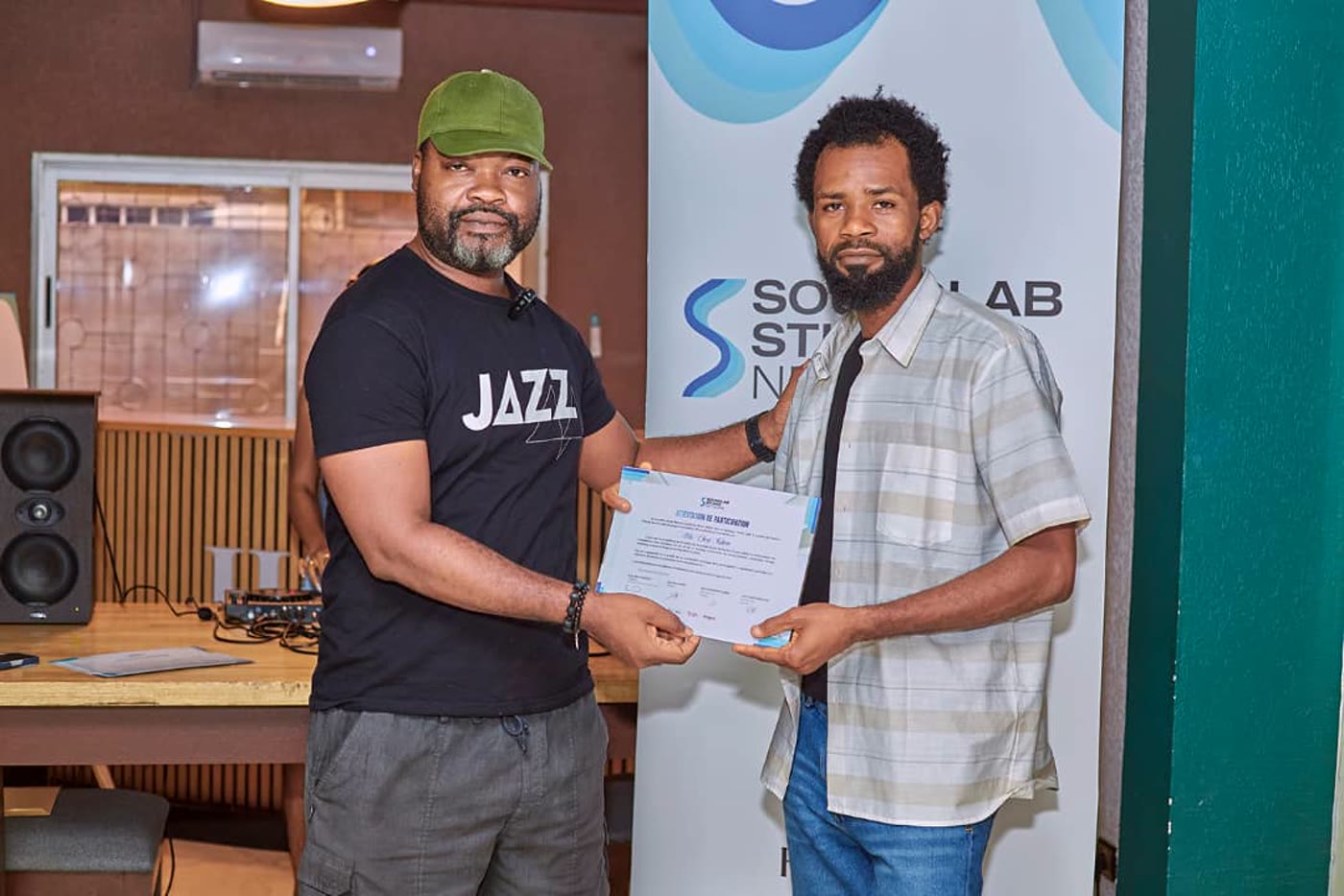 Remise d'attestation à un participant